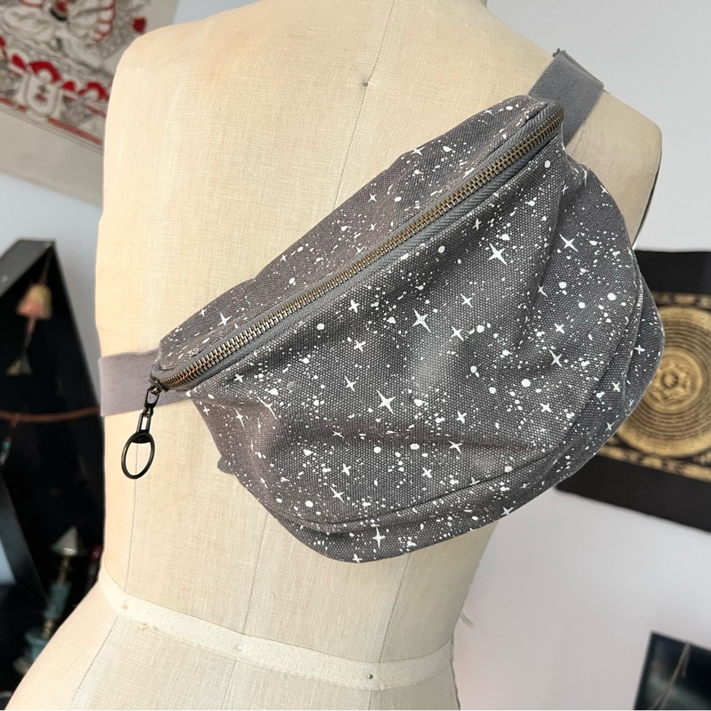 Gray Star Patterned Hip Pack